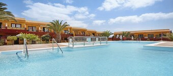 Appartement "Casa Raquel 1" avec vue sur la mer, piscine, Wi-Fi et terrasse.