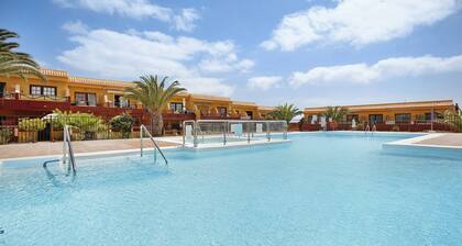 Apartment "Casa Raquel 1" with Sea View, Pool, Wi-Fi & Terrace