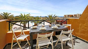 屋外ダイニングエリア