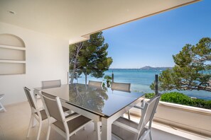 Outdoor dining - Apartment Isabela 3 habitaciones with Sea View, A/C, Wi-Fi & Terrace (Puerto de Pollensa)