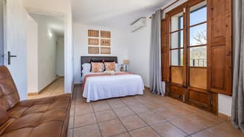 4 slaapkamers, een strijkplank/strijkijzer, gratis wifi, beddengoed