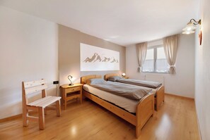 1 室のベッドルーム、アイロン / アイロン台、WiFi (無料)、ベッドシーツ