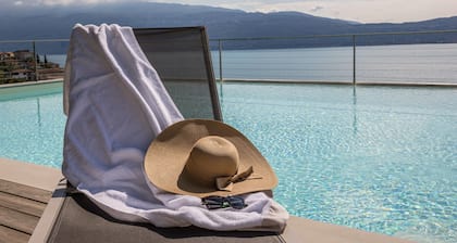 Exclusive Villa Agave with Lake & Mountain View, Pool, Whirlpool and Sauna