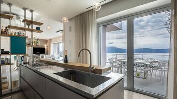 Geladeira, fogão, cooktop, lava-louças