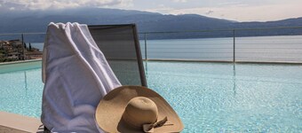 Exclusive Villa Agave with Lake & Mountain View, Pool, Whirlpool and  Sauna