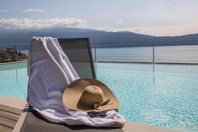 Exclusive Villa Agave with Lake & Mountain View, Pool, Whirlpool and  Sauna