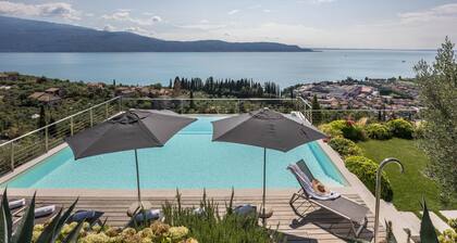 Exclusive Villa Agave with Lake & Mountain View, Pool, Whirlpool and Sauna