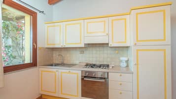 Réfrigérateur, four, plaque de cuisson, lave-vaisselle
