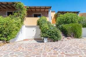 Exterior - Pet-Friendly Villa Baticle with Wi-Fi, Garden & Terrace (Santa Teresa Gallura)