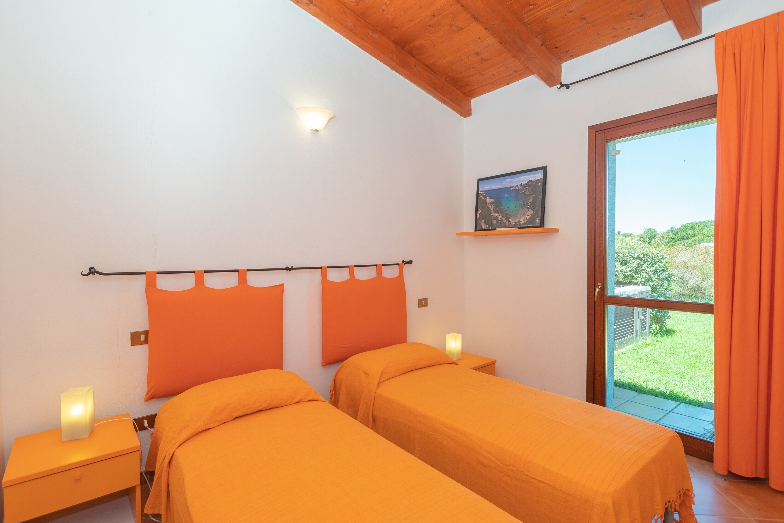 2 室のベッドルーム、WiFi (無料)、ベッドシーツ