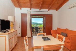 TV - Pet-Friendly Villa Circe with Wi-Fi, Garden & Terrace (Santa Teresa Gallura)