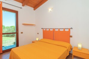 2 bedrooms, free WiFi, bed sheets - Pet-Friendly Villa Circe with Wi-Fi, Garden & Terrace (Santa Teresa Gallura)