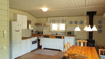 FrigorĂfico, microondas, horno y placa de cocina