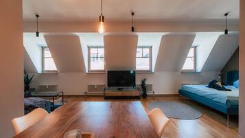 2 slaapkamers, een bureau, reisbedje, wifi