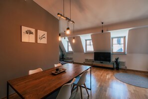 Unclassified image, 4 of 10, button