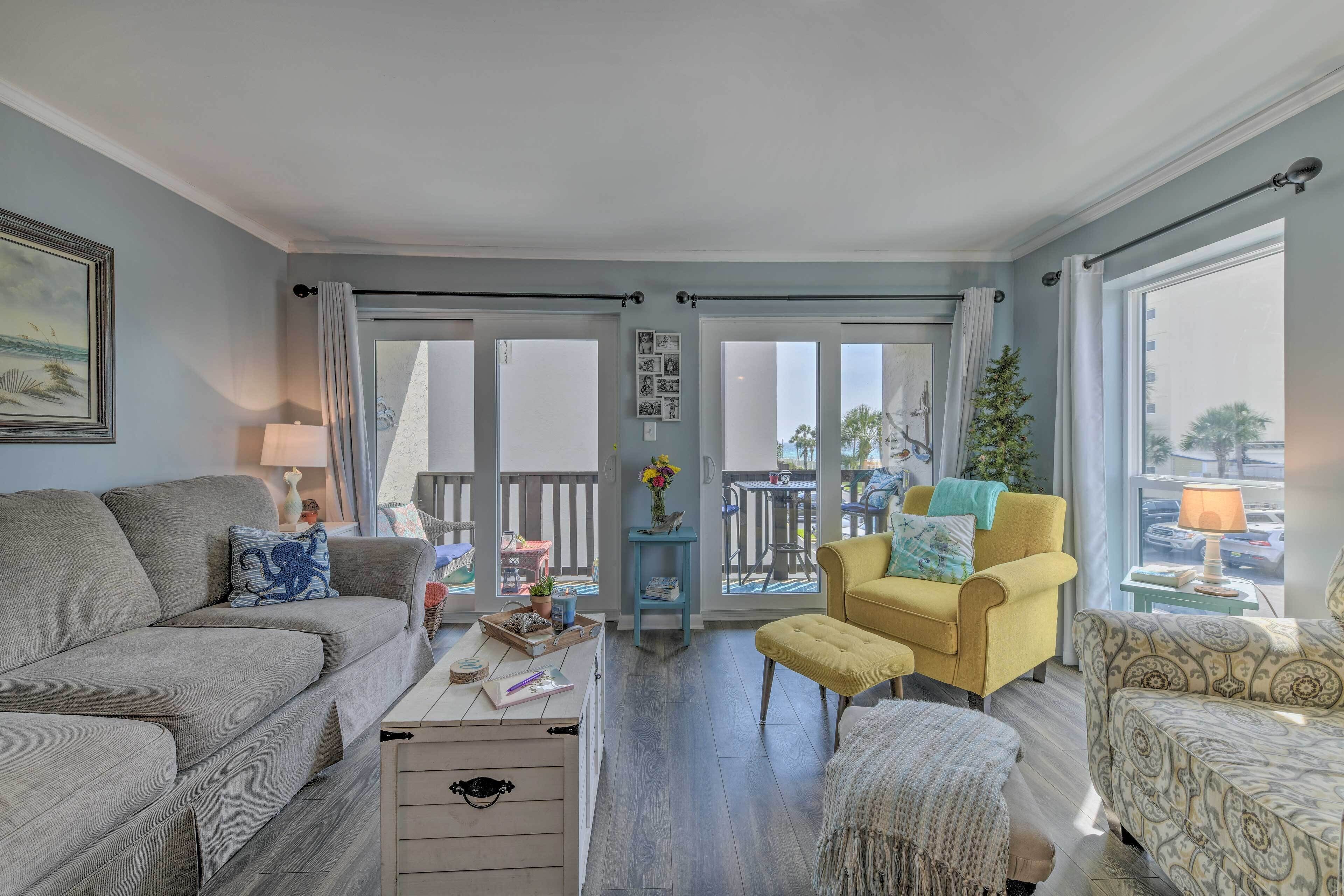 TV, lareira, DVD player, livros