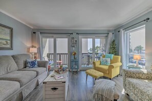 Fernseher, Kamin, DVD-Player, Bücher