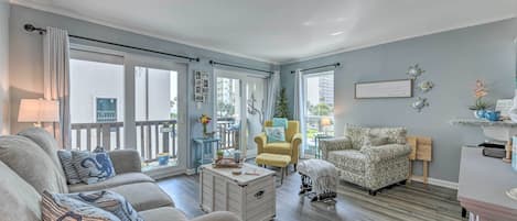 TV, peis, DVD-spiller og bøker