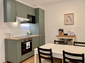Fridge, microwave, oven, dishwasher - Altstadt Apartments Melk - Deluxe Apartment Top 2 - Altstadt Apartments Melk (Melk)