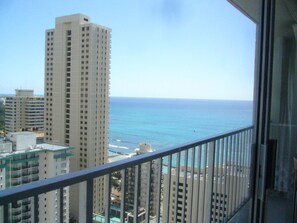 Property grounds - Luxury Studio With Amazing Ocean And Night View! (Honolulu)
