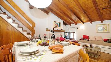 Family Apartment, 2 Bedrooms, Microwave, Beachside (Residenza Rocca del Lago 2) | Dining