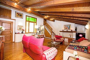 Family Apartment, Multiple Bedrooms, Beachside (Residenza Rocca del Lago 2) | Living area | 21-inch flat-screen TV with cable channels, TV