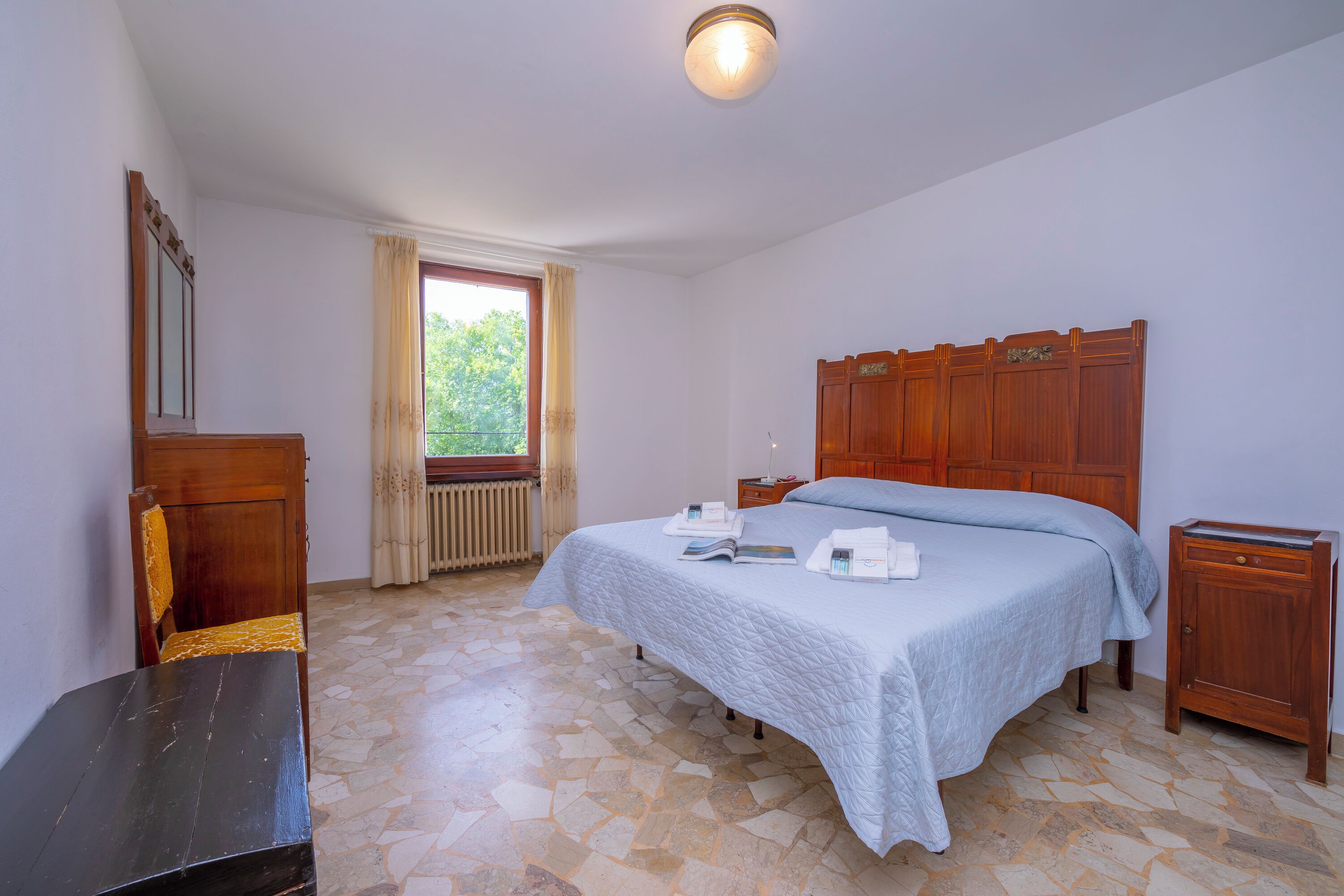 Appartement Familial, plusieurs chambres, en bord de plage (Residenza Rocca del Lago 3) | 3 chambres, fer et planche à repasser, Wi-Fi gratuit, draps fournis