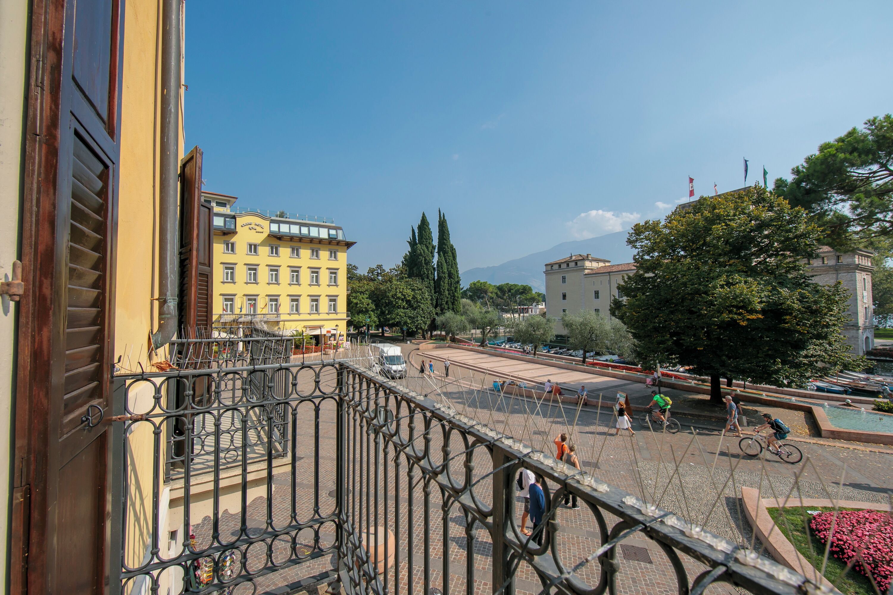 Family Apartment, Multiple Bedrooms, 2 Bathrooms, Beachside (Residenza Rocca del Lago) | Lake view