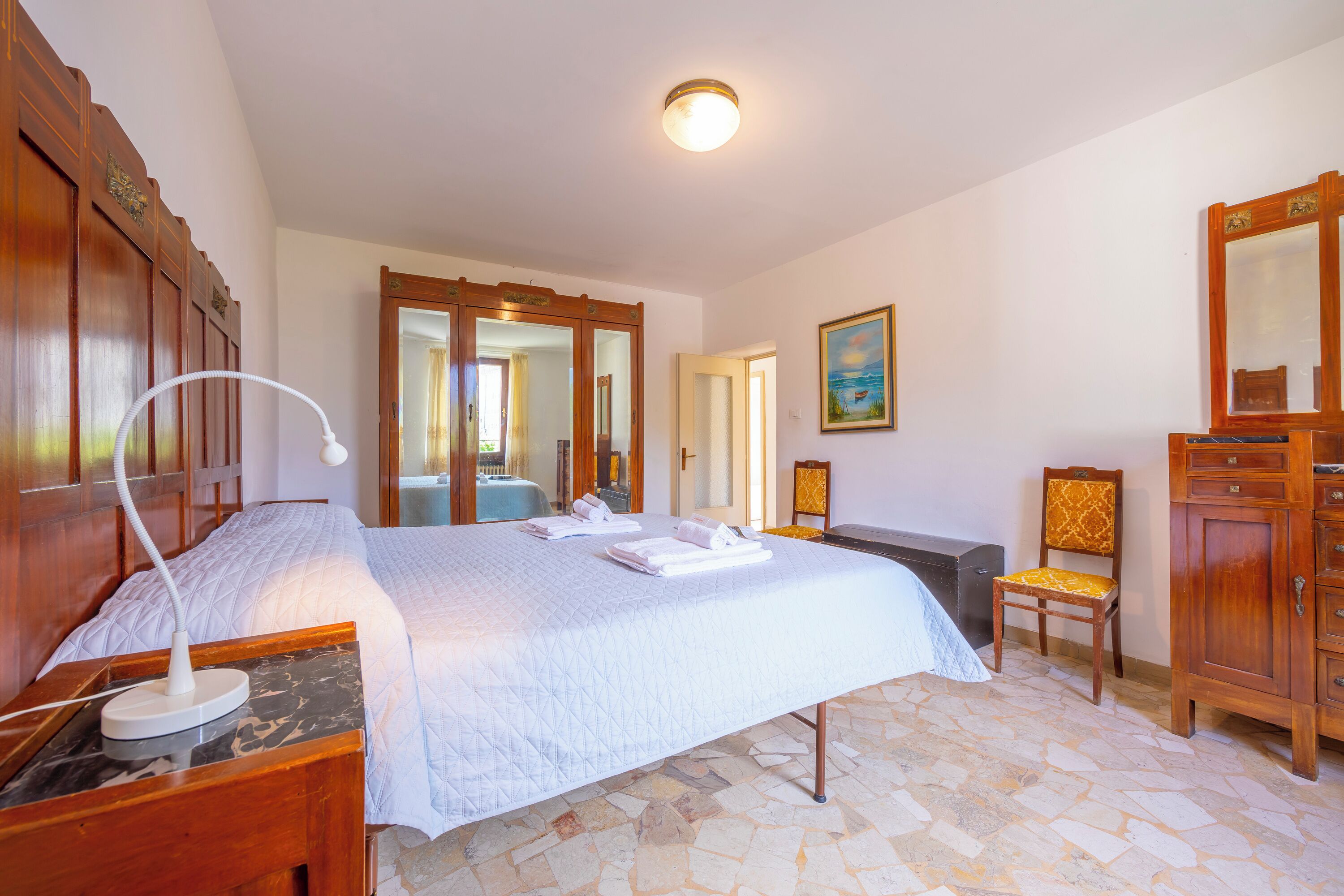 Appartamento familiare, camere multiple, lato spiaggia (Residenza Rocca del Lago 3) | 3 camere, ferro/asse da stiro, Wi-Fi gratuito, lenzuola