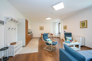 Family Apartment, Multiple Bedrooms, 2 Bathrooms (Residenza Rocca Del Lago 4) | Private kitchen