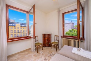 Appartement Familial, 3 chambres, four à micro-ondes, en bord de plage (Residenza Rocca del Lago 3) | 3 chambres, Wi-Fi