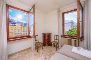 3 bedrooms, iron/ironing board, free WiFi, bed sheets - Residenza Rocca del Lago 3 (Riva del Garda)