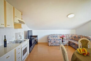 TV - Apartment 343/39257 (Istria - Poreč), 750m from the beach (Poreč)