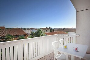 Outdoor dining - Apartment 343/39257 (Istria - Poreč), 750m from the beach (Poreč)