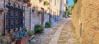 Steinhusvilla med spa i Cortona