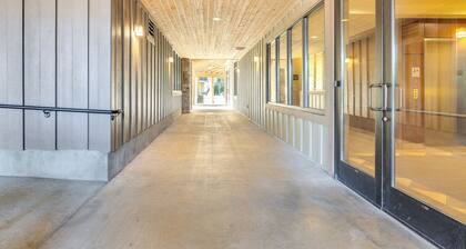 Half-Mi to Payette Lake: Dtwn McCall Condo!