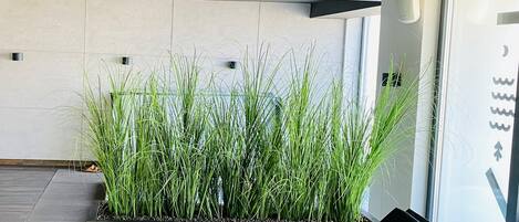 Coin salon dans le hall