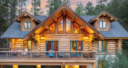 Mountain View Log Home I Hot Tub I Arcades I Great Views I Sauna I Discounted Attractions