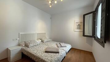 2 chambres, fer et planche à repasser, accès Internet, draps fournis