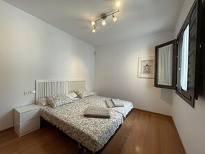 2 habitaciones, tabla de planchar con plancha, internet y ropa de cama 