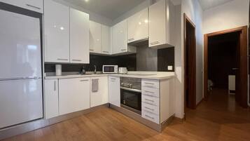 Réfrigérateur, micro-ondes, four, lave-vaisselle