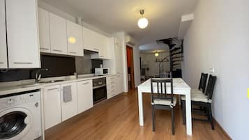 Microwave, oven, dishwasher, coffee/tea maker