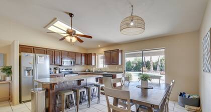 Havasu Paradise w/ Private Pool, Hot Tub & Casita!