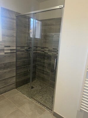 Douche, séchoir à cheveux