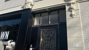 A building with a sign reading 'HOTEL BRITANNIC.' - Hôtel Le Britannic (Saint-Malo)