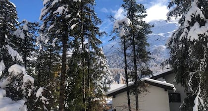 Sankt Moritz Dorf Charme Apartment with parking