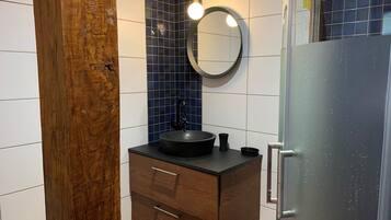 Secador de pelo y toallas