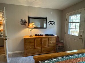 2 chambres, fer et planche à repasser, Internet gratuit, draps fournis