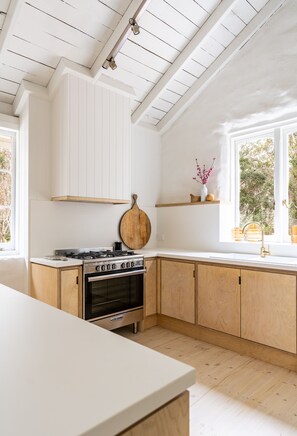 Fridge, microwave, oven, stovetop - Redgate Sidings - Redgate (Redgate)