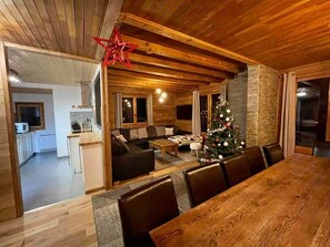 Una Smart TV, una chimenea